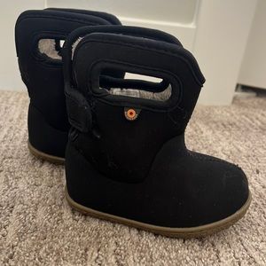 Black Bogs fur lined snow boots